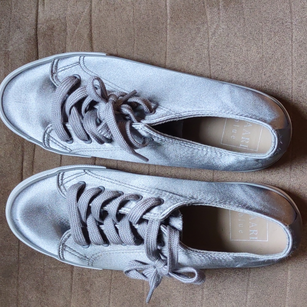 Kaari Blue silver shoes